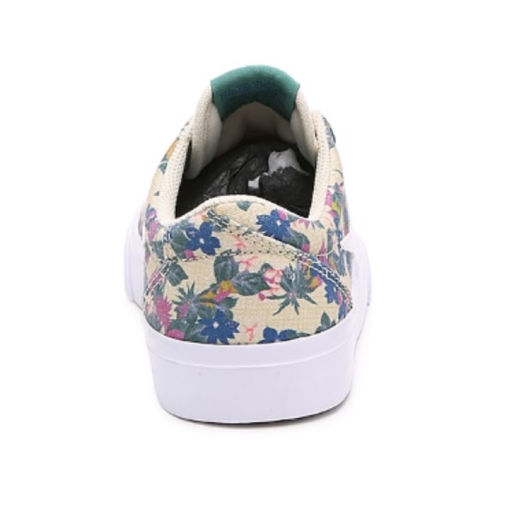 Nike shoes - Picture 3 of 6